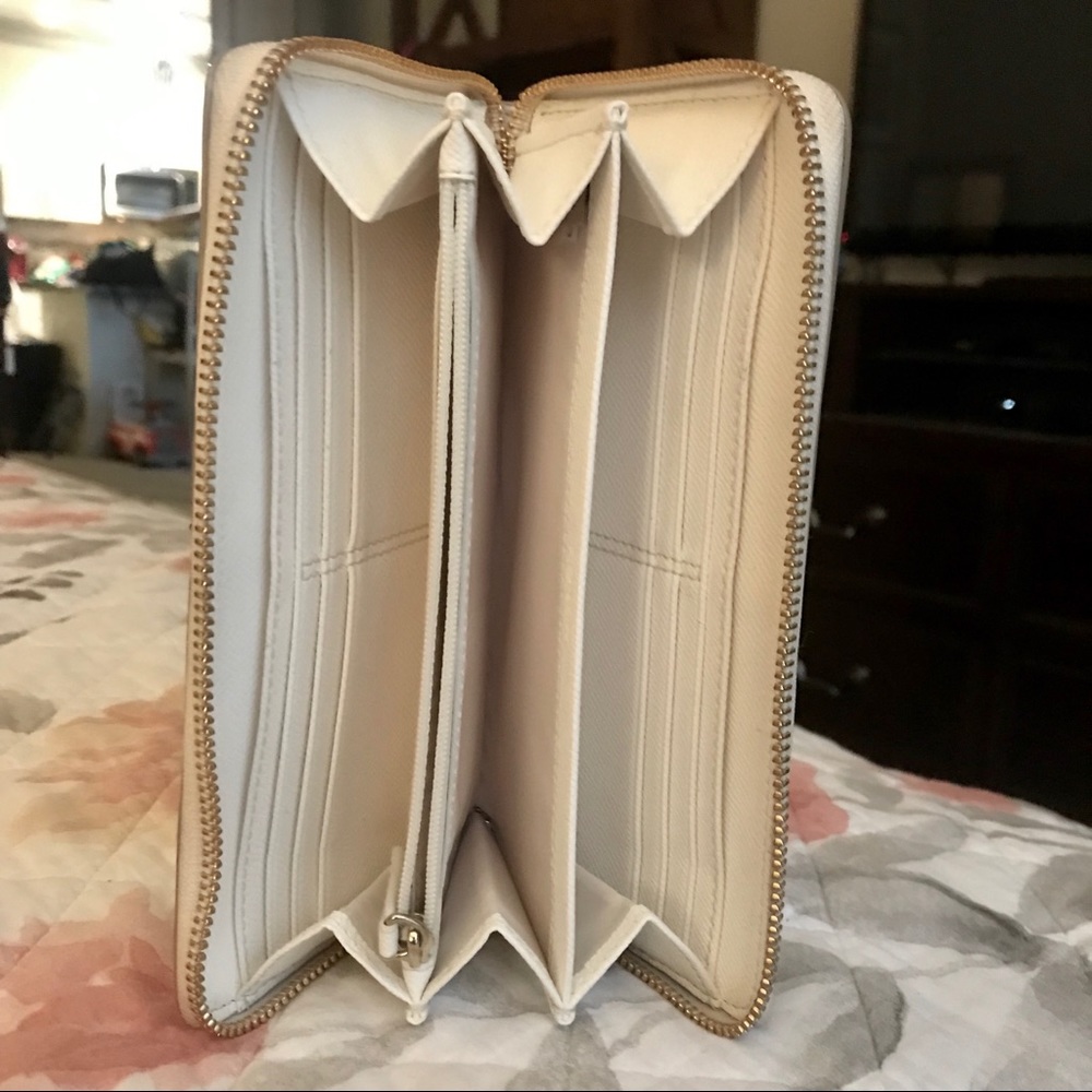 Coach Ivory Wallet - Picture 3 of 3